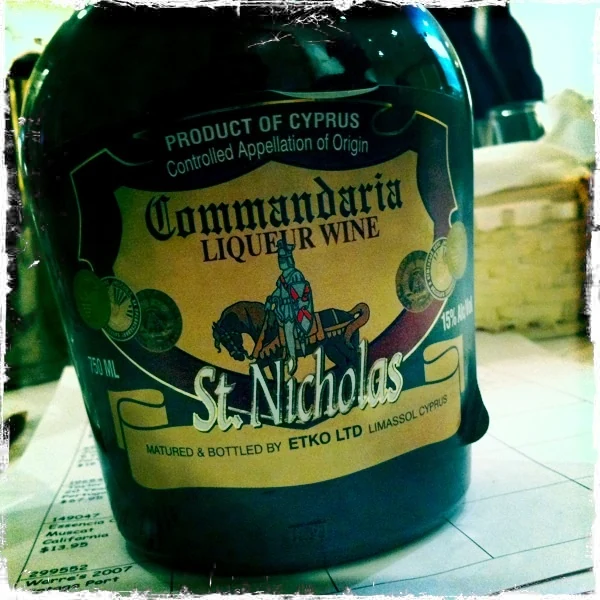 Ετικέτα κουμανδαρίας St. Nicholas: κρασί της Κύπρου, όχι παραγωγού των Περιοχών Κυρίαρχων Βάσεων.