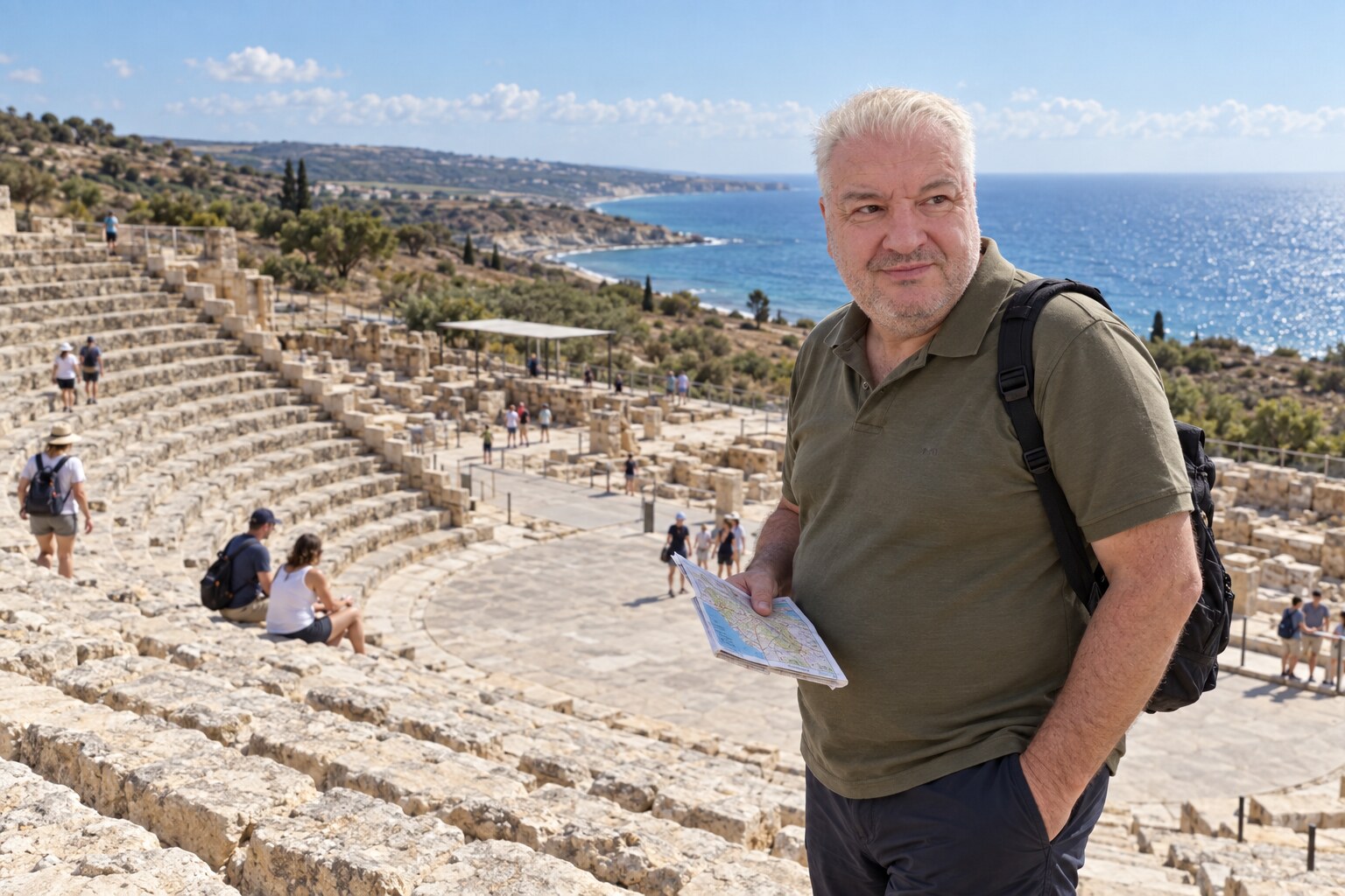 Πάνω από το αρχαίο θέατρο του Κουρίου