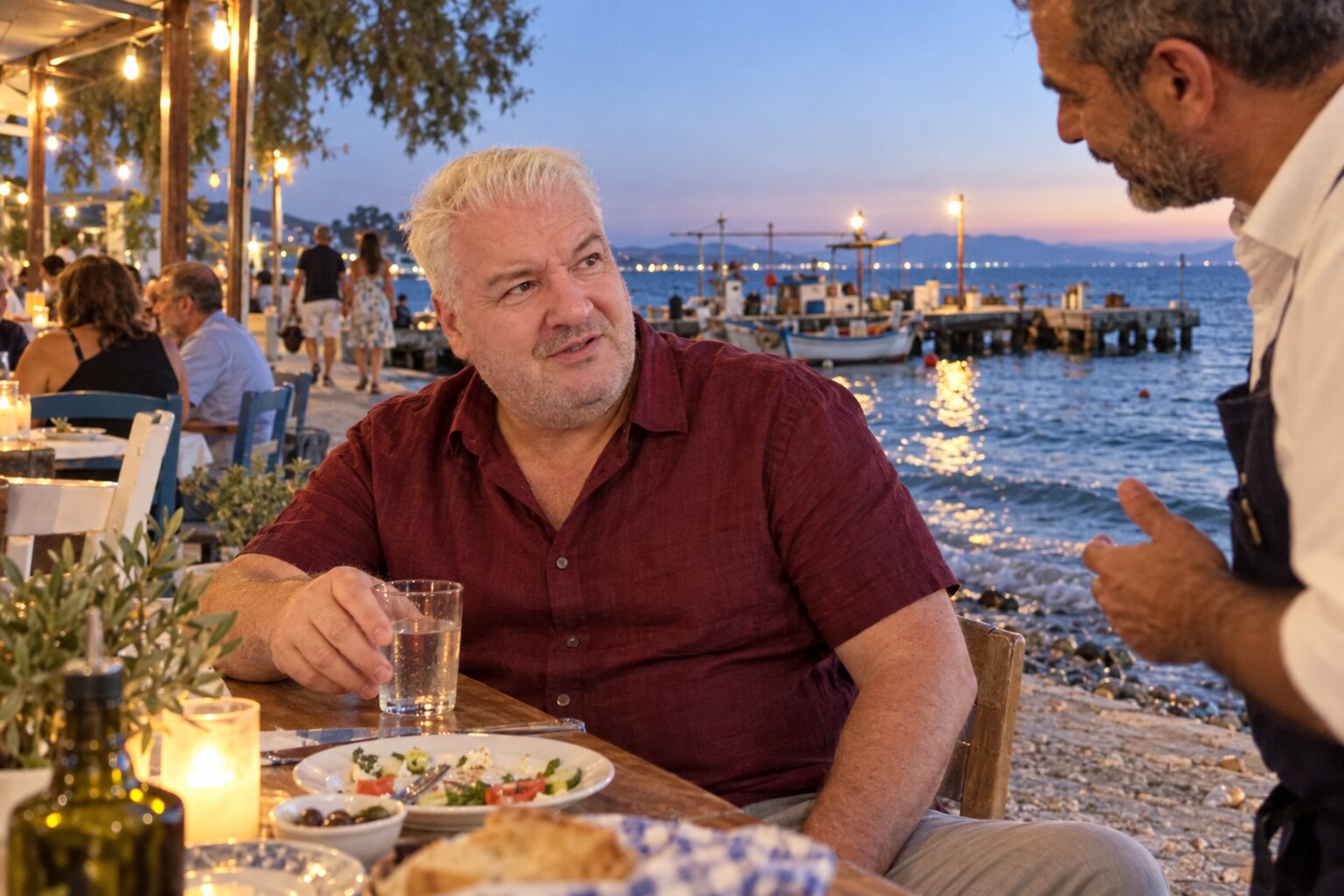 Βράδυ σε παραθαλάσσια ταβέρνα της Δεκέλειας