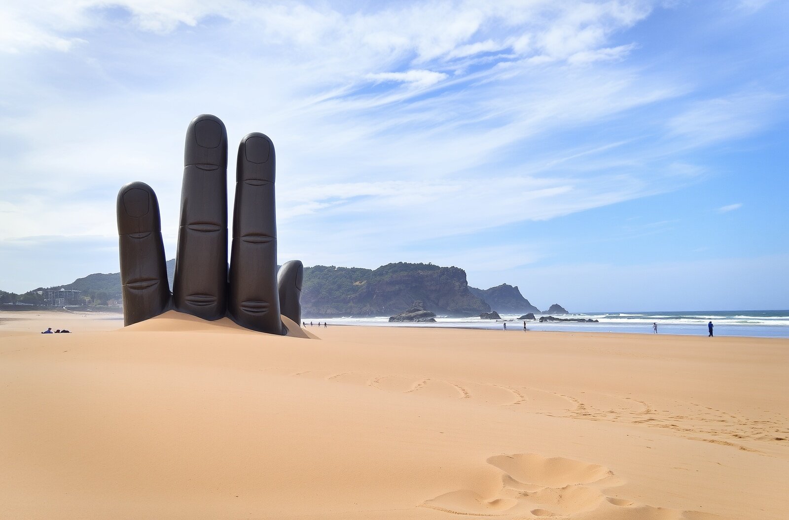 La Mano sculpture Punta del Este