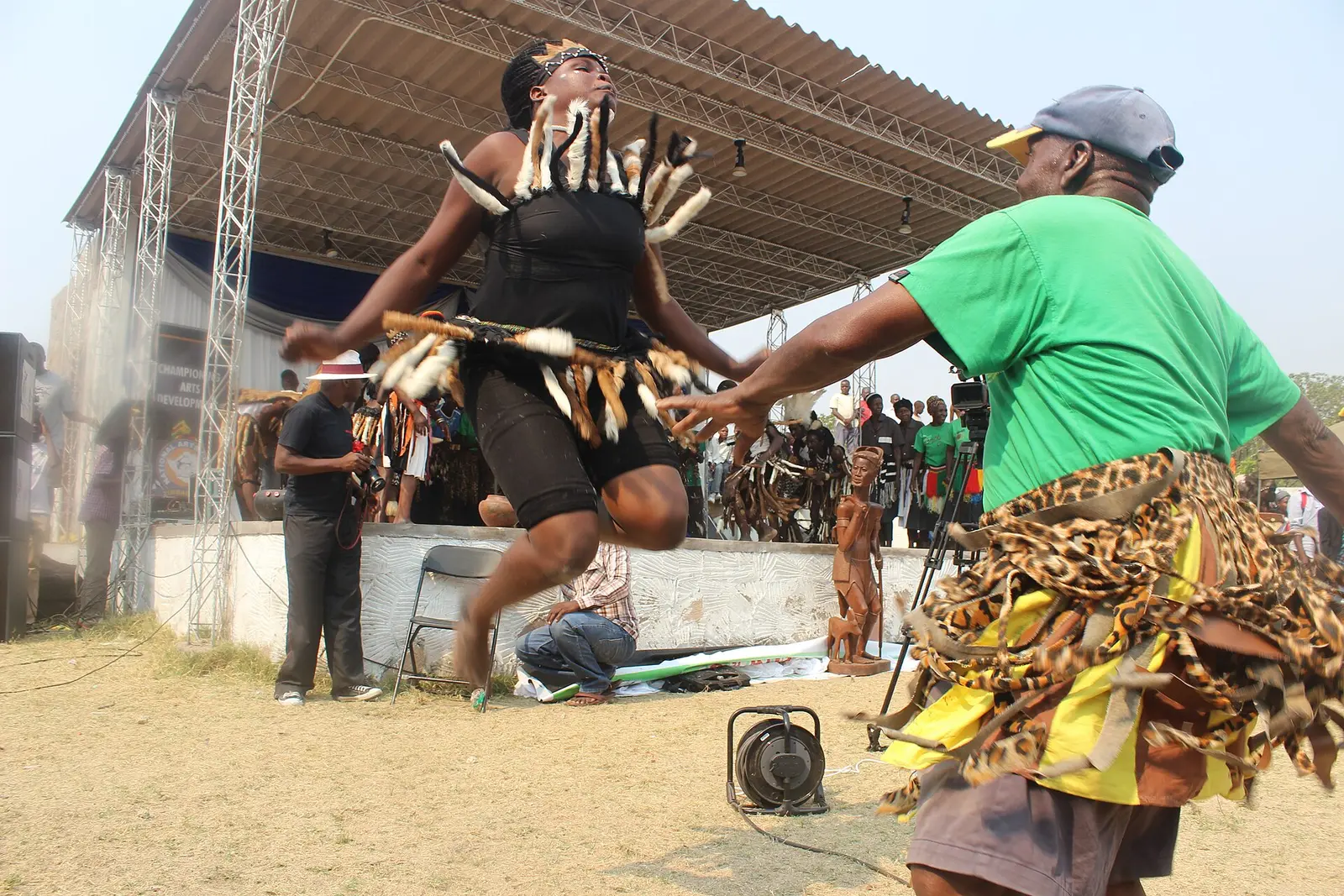 Zimbabwe — chapter photograph: Language, music and the table