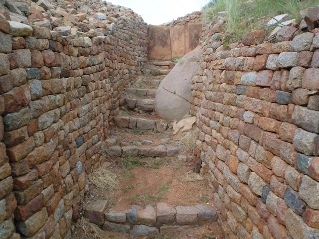 Zimbabwe — chapter photograph: Khami Ruins